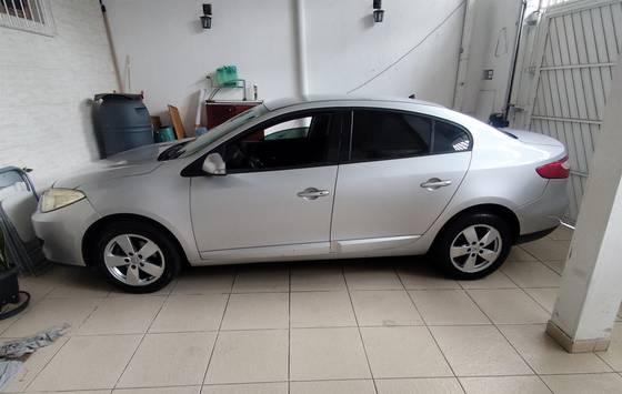 RENAULT FLUENCE 2.0 DYNAMIQUE 16V FLEX 4P AUTOMÁTICO RENAULT FLUENCE 2.0 DYNAMIQUE 16V FLEX 4P AUTOMÁTICO